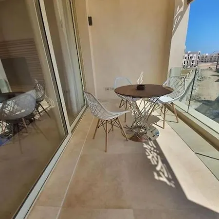 Lovely 1-Bedroom Apartment In Mangroovy With Roof!-2