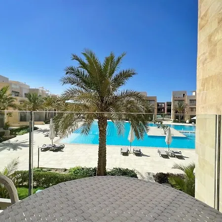 Glamorous 2Bdr W Outdoor Pool View Free Beach & Pool Access-2