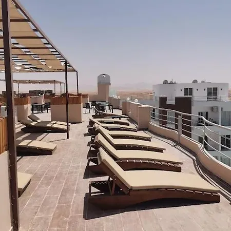 Aqua Palms F101 Luxury 1 Bed Apartment With Pool-2