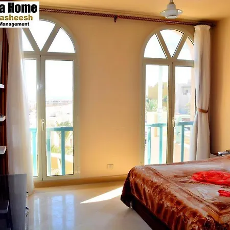 One-Bedroom Apartment Seaview-2