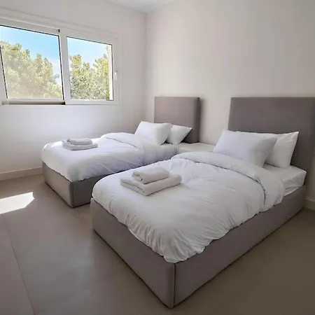 Two Bedroom Apartment In Joubal El Gouna With A Pool & Lagoon View.-2