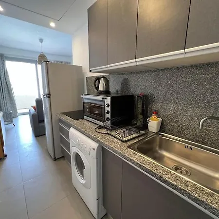 Ground Floor One Bedroom Overlooking The Pool.-3
