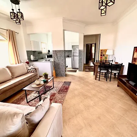 Top Floor Apartment - Private Terrace, Communal Pool And Garden-2