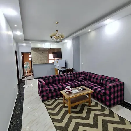 Shka Fndkia Llaigar Alioma Balgrdka: Central Comfort with Spa & Elevator-3
