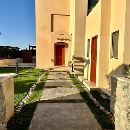 Luxurious Villa With Infinity Private Pool & Jacuzzi Over Sabina Island'S Lagoon-3