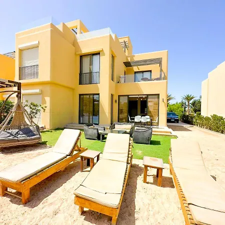 Luxury 3 Bedrooms Town House-2