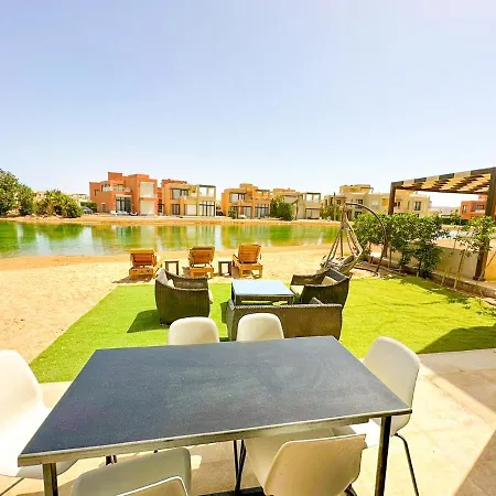 Luxury 3 Bedrooms Town House-3
