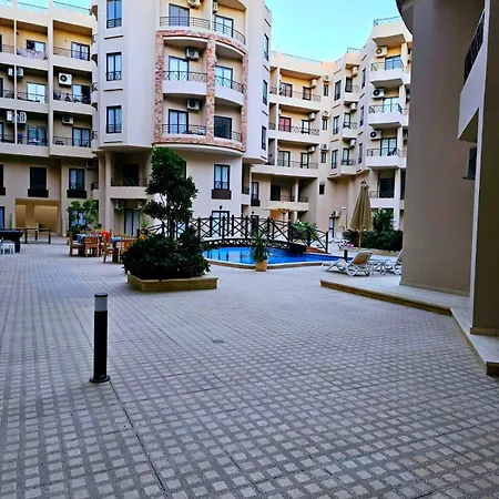 Beautiful Newly Refurbished 2-Bedroom Apartment Close To El Gouna-2
