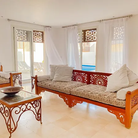 Nayah Stays, Amazing Villa With Private Pool & 5 Master Suites-2