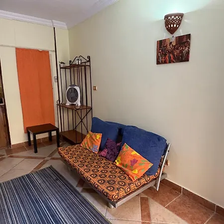 Apartment With Separate Entrance Near Arabia Hotel-2