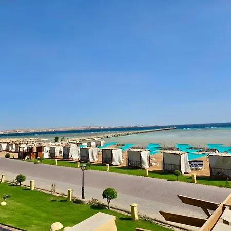 Luxury Beachfront Studio- Foreign Nationals Only-2