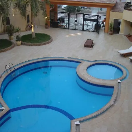 Beautiful Apartment Near The Beach, Pool View-3