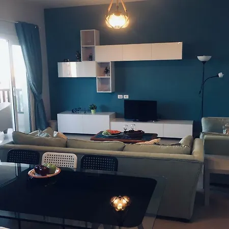 Luxury Three Bedroom Apartment With Amazing View-2