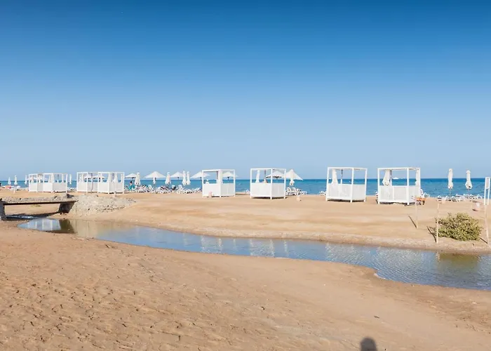 Huisdiervriedelijke Dazzling 2 Bdr W Rooftop Mangroovy Free Pool & Beach Access Hurghada