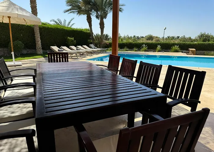 Villa With 5 Bedrooms & 4 Bathrooms - Private Heated Pool Hurghada